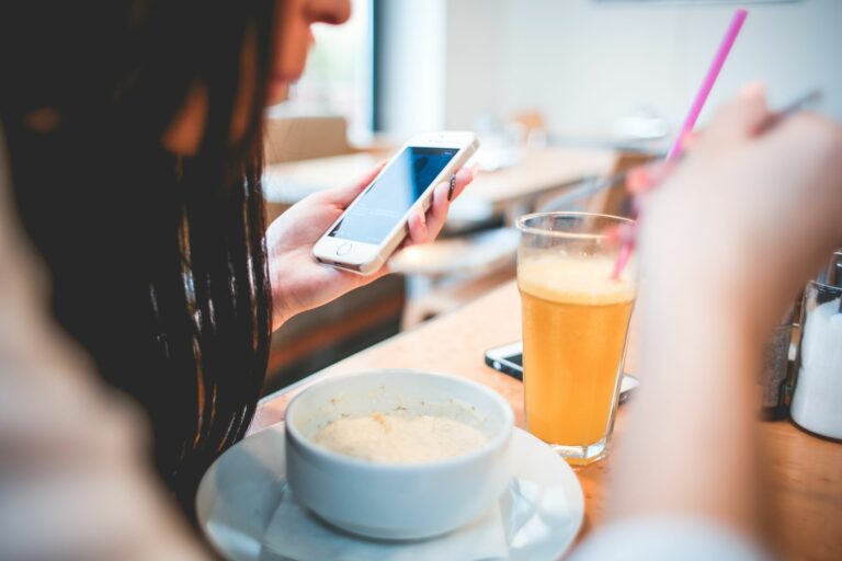 TikTok lance Must Eat, un guide de restaurants qui défie Google Maps et Yelp
